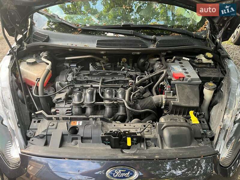 Седан Ford Fiesta 2012 в Мукачево