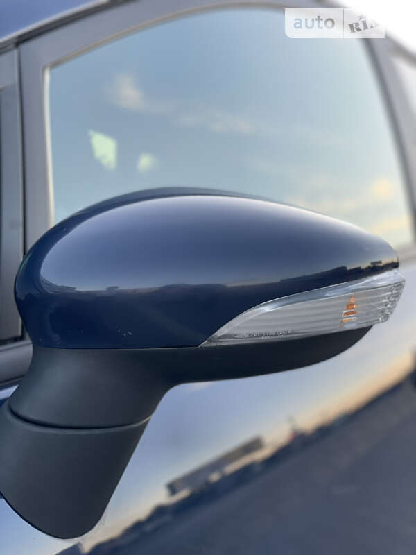 Хэтчбек Ford Fiesta 2015 в Киеве