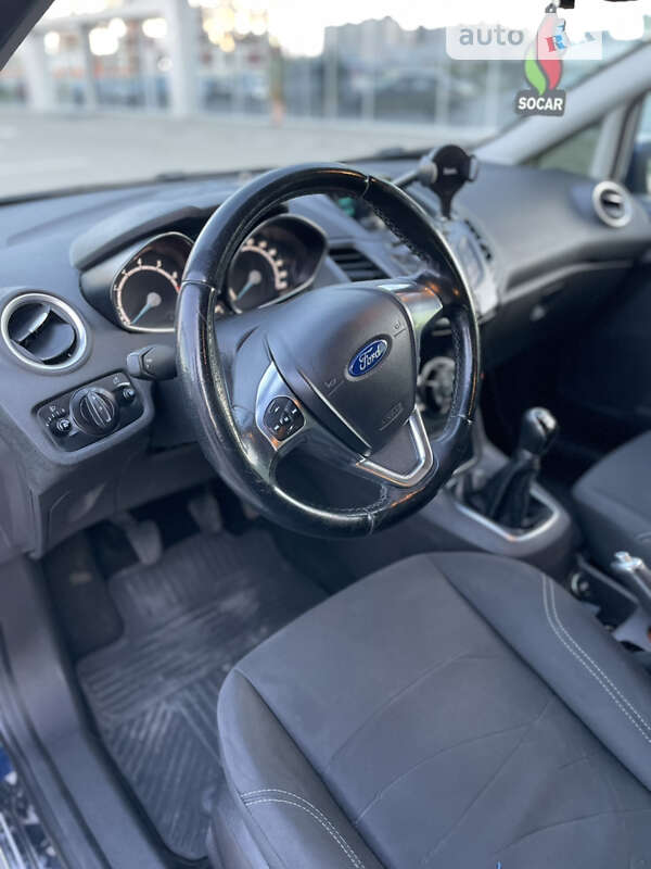 Хэтчбек Ford Fiesta 2015 в Киеве