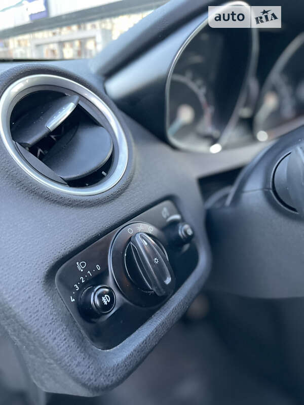 Хэтчбек Ford Fiesta 2015 в Киеве