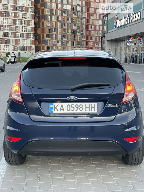 Хэтчбек Ford Fiesta 2015 в Киеве