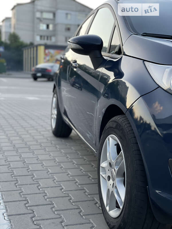 Хэтчбек Ford Fiesta 2015 в Киеве