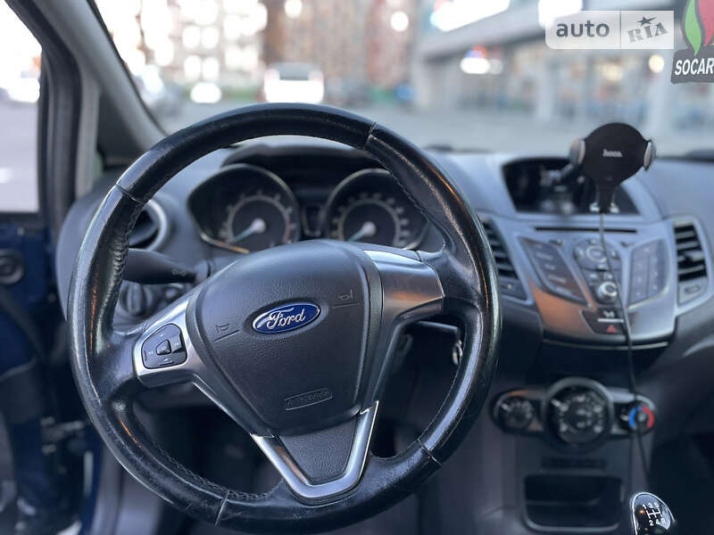 Хэтчбек Ford Fiesta 2015 в Киеве