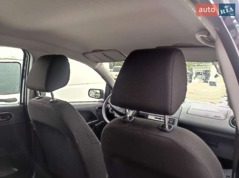 Хэтчбек Ford Fiesta 2005 в Луцке