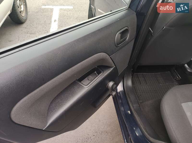 Хэтчбек Ford Fiesta 2005 в Луцке