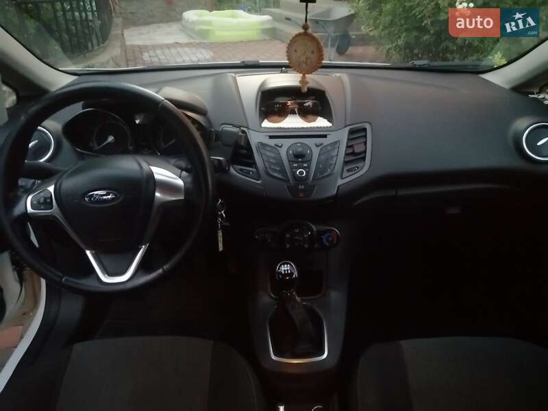 Хэтчбек Ford Fiesta 2013 в Никополе