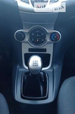 Хетчбек Ford Fiesta 2012 в 