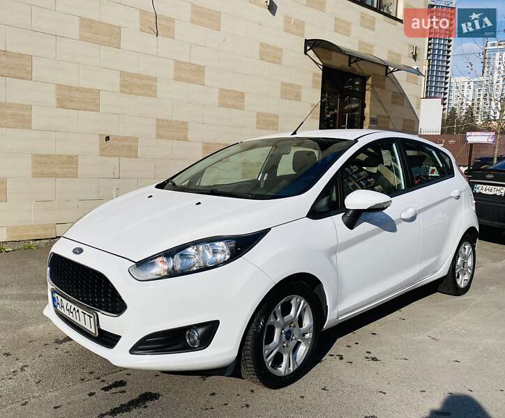 Хетчбек Ford Fiesta 2016 в Києві