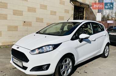 Хэтчбек Ford Fiesta 2016 в 