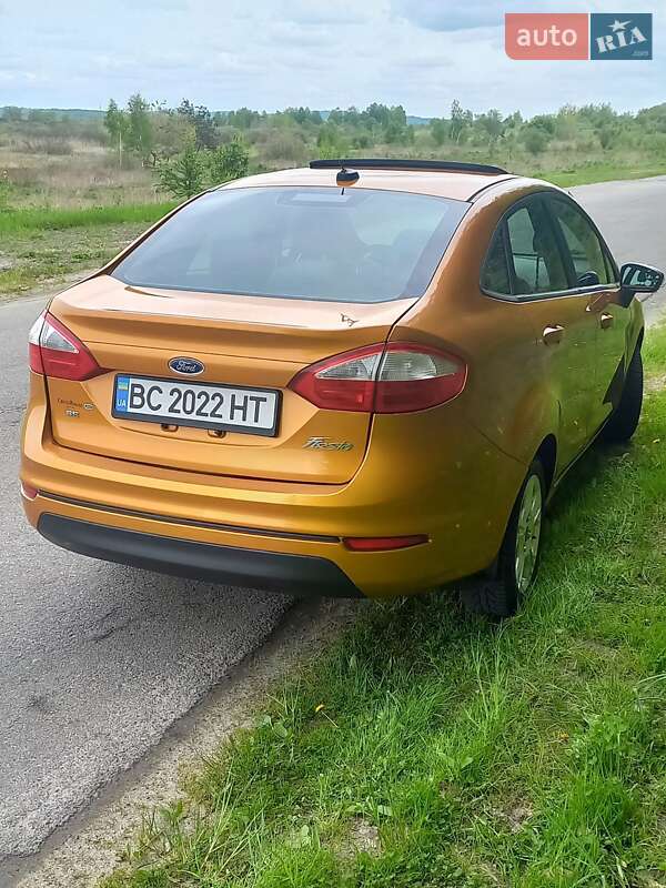 Седан Ford Fiesta 2016 в Львове