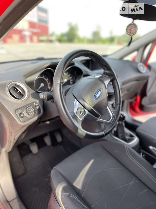 Хетчбек Ford Fiesta 2014 в Києві