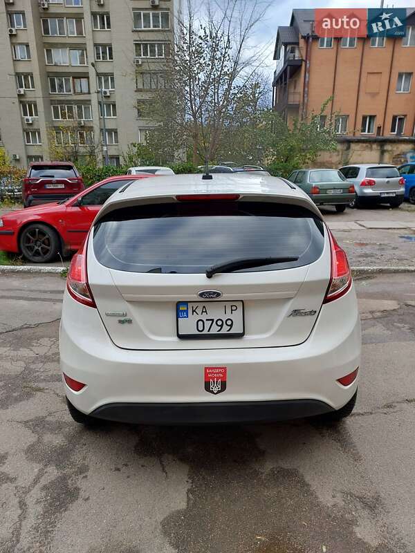 Хэтчбек Ford Fiesta 2016 в Киеве