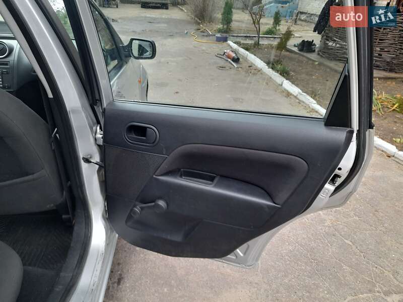 Хэтчбек Ford Fiesta 2007 в Бершади