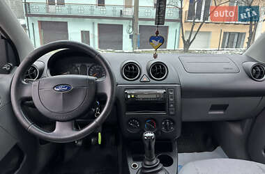 Хетчбек Ford Fiesta 2002 в 