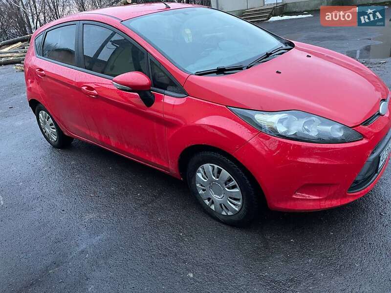Хэтчбек Ford Fiesta 2010 в Хусте