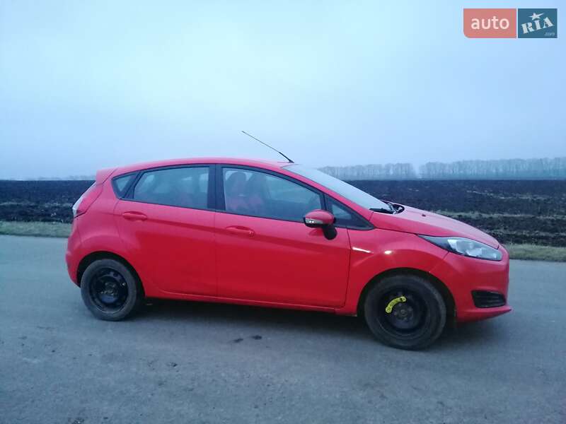 Хэтчбек Ford Fiesta 2015 в Жашкове