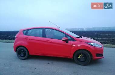 Хэтчбек Ford Fiesta 2015 в 