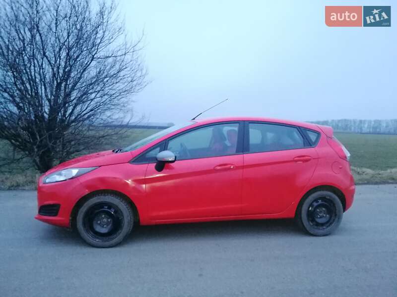 Хэтчбек Ford Fiesta 2015 в Жашкове