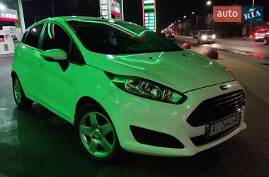 Хэтчбек Ford Fiesta 2015 в 