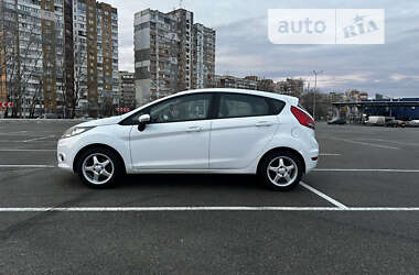 Хэтчбек Ford Fiesta 2010 в 