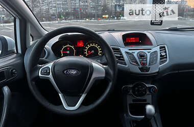 Хэтчбек Ford Fiesta 2010 в 