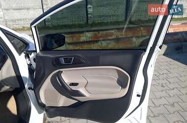Седан Ford Fiesta 2016 в Новояворовске