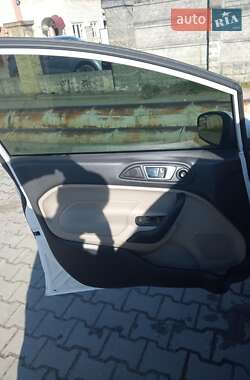 Седан Ford Fiesta 2016 в Новояворовске