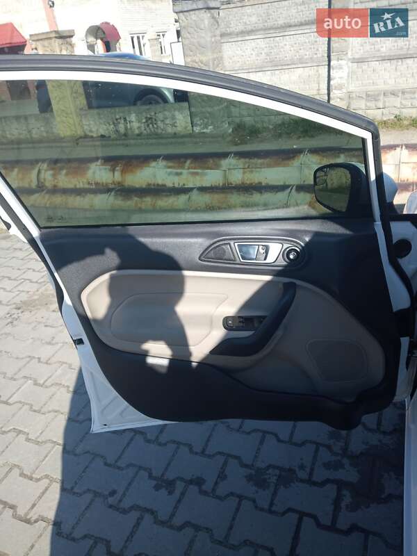Седан Ford Fiesta 2016 в Новояворовске фото 9 Седан Ford Fiesta 2016 в Новояворовске