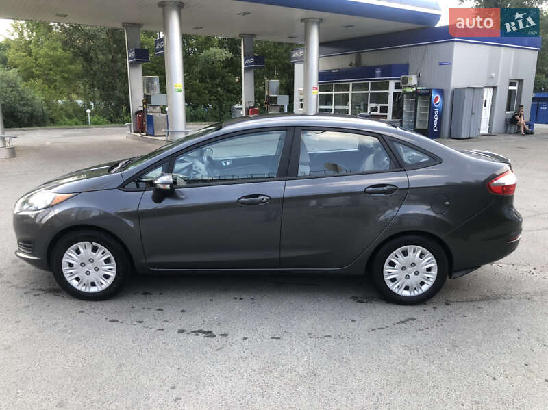 Седан Ford Fiesta 2014 в Чернівцях