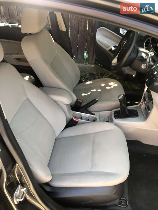 Седан Ford Fiesta 2014 в Чернівцях