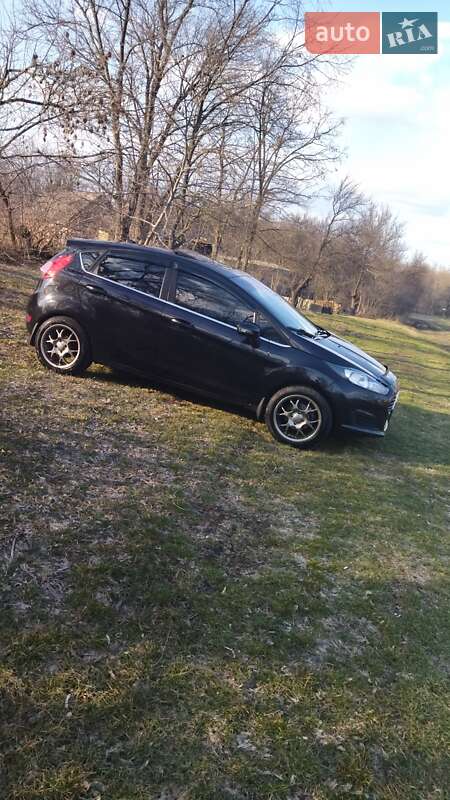Хэтчбек Ford Fiesta 2014 в Пирятине
