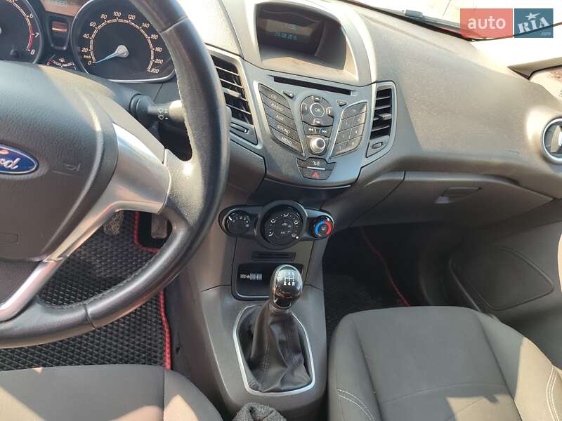 Хэтчбек Ford Fiesta 2015 в Запорожье