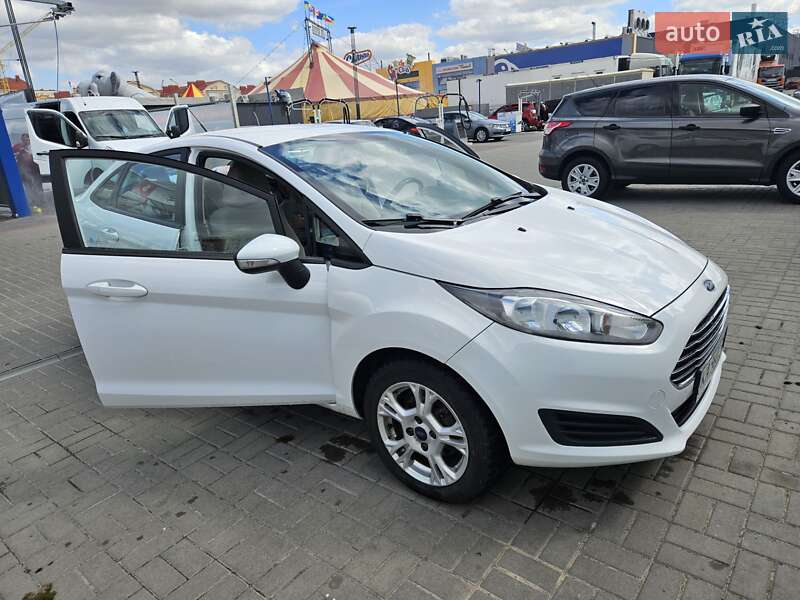 Седан Ford Fiesta 2015 в Софиевской Борщаговке