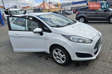 Седан Ford Fiesta 2015 в 
