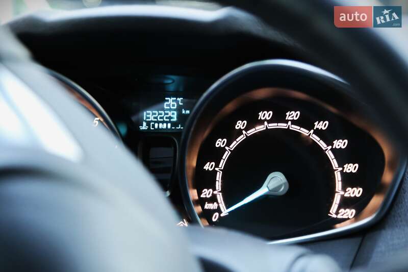 Хэтчбек Ford Fiesta 2015 в Киеве