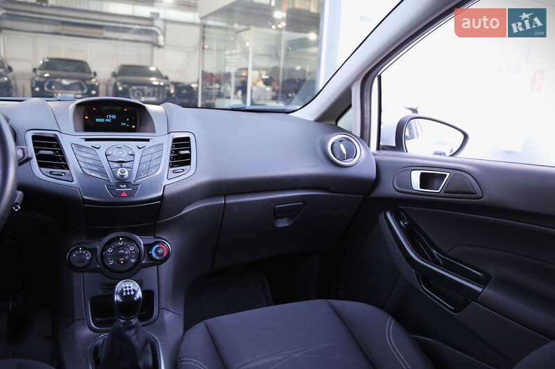Хэтчбек Ford Fiesta 2015 в Киеве