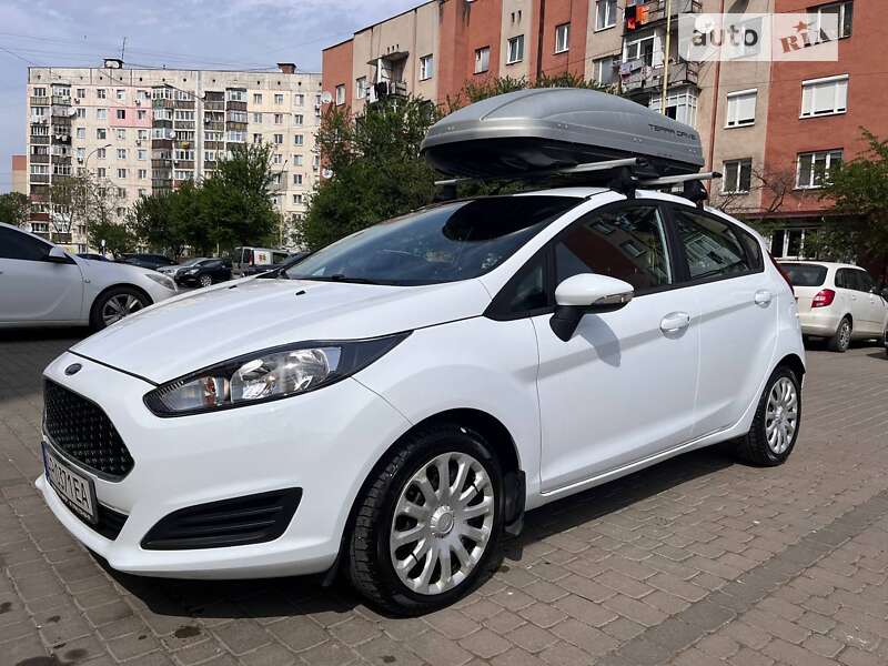 Хэтчбек Ford Fiesta 2016 в Ужгороде