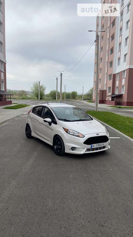 Хэтчбек Ford Fiesta 2015 в Харькове