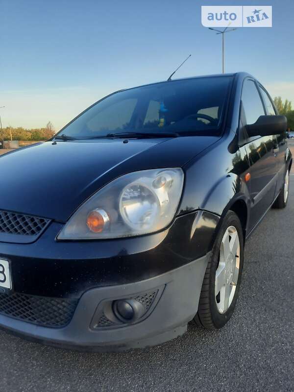 Хетчбек Ford Fiesta 2008 в Дніпрі