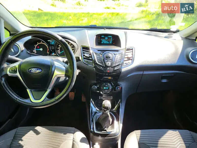 Хэтчбек Ford Fiesta 2015 в Ивано-Франковске