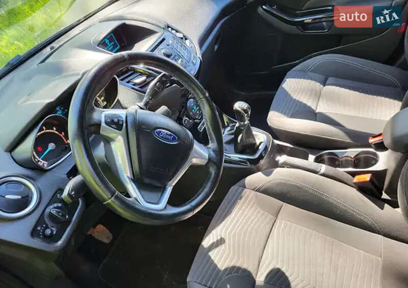 Хэтчбек Ford Fiesta 2015 в Ивано-Франковске