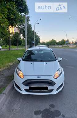 Хэтчбек Ford Fiesta 2015 в Киеве