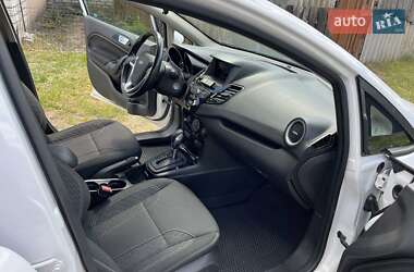 Седан Ford Fiesta 2016 в Ужгороді