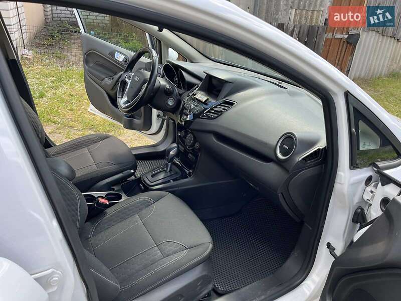 Седан Ford Fiesta 2016 в Ужгороді