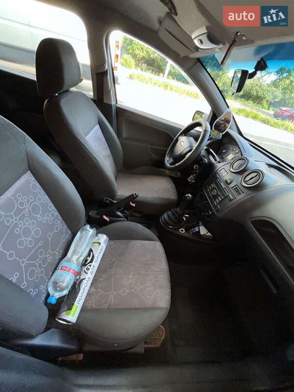 Хэтчбек Ford Fiesta 2007 в Новомосковске