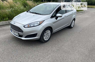 Седан Ford Fiesta 2015 в Львові