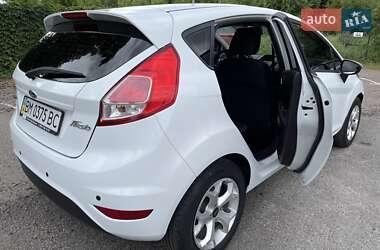 Хэтчбек Ford Fiesta 2015 в 