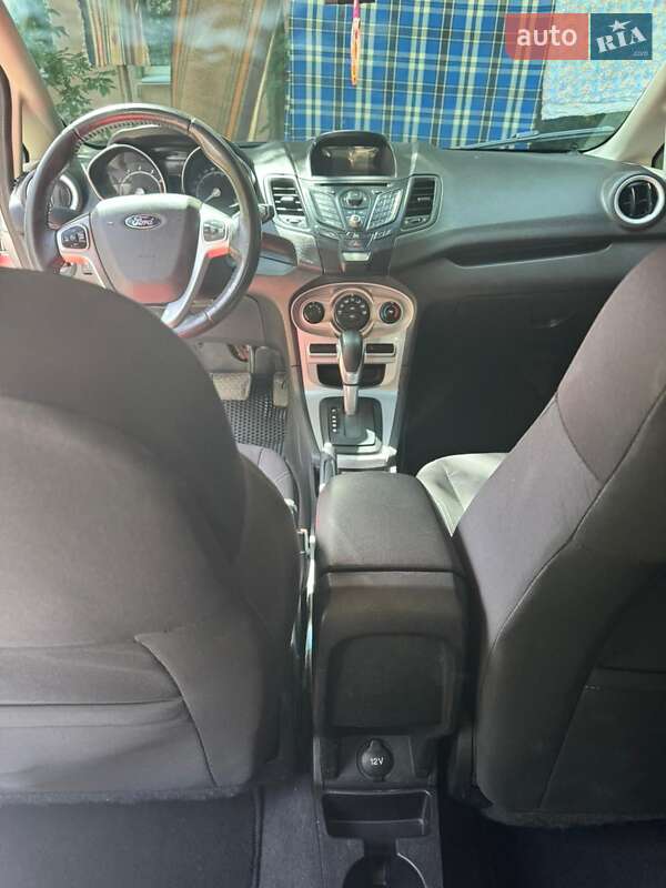 Седан Ford Fiesta 2015 в Ивано-Франковске