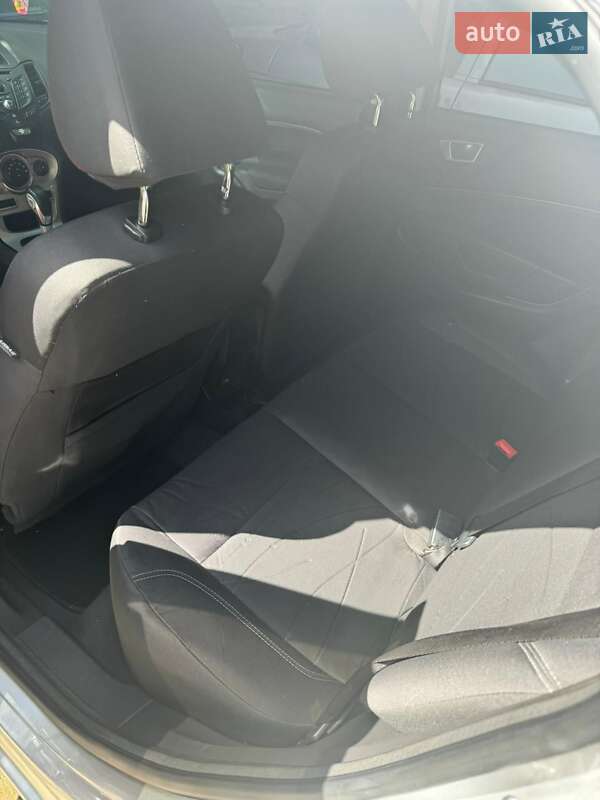 Седан Ford Fiesta 2015 в Ивано-Франковске