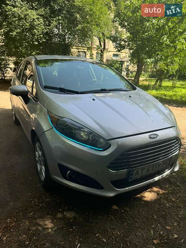 Седан Ford Fiesta 2015 в Ивано-Франковске